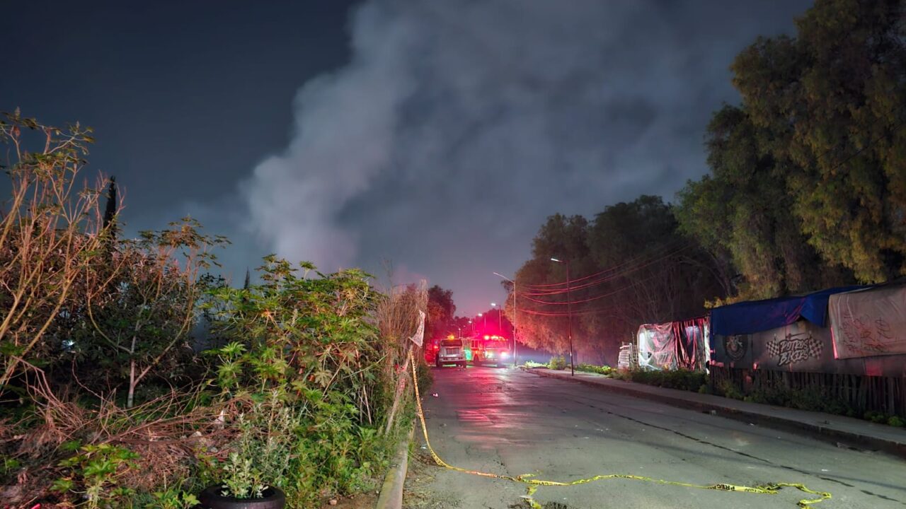 VIDEO: Movilización y pánico tras explosión de bodega de pirotecnia en Edomex