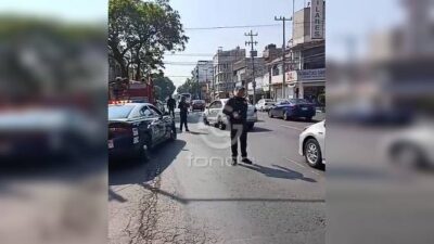 VIDEO: Una camioneta repartidora de gas lo arrolló y murió por la mañana