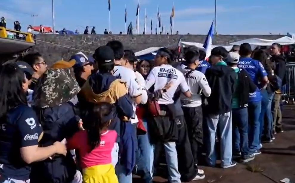 VIDEO: Aficionado de los Pumas fue grabado cuando robaba boletos a una mujer