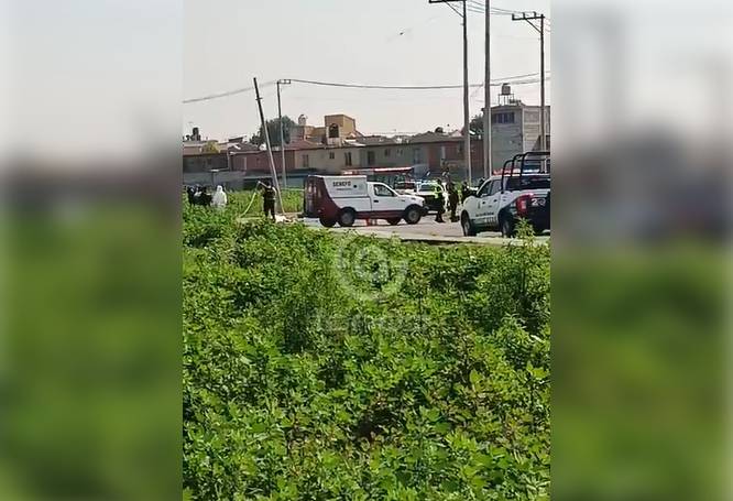 URGENTE: Vecinos salen de casa y encuentran dos cuerpos emplayados
