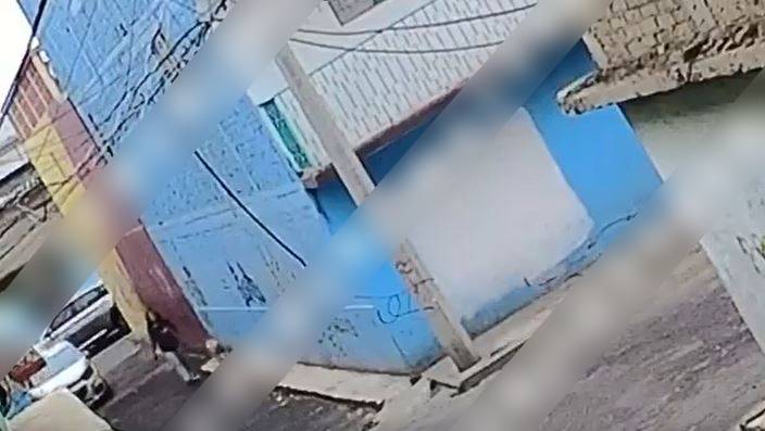 VIDEO: Difunden otro ataque sexual en la calle; un conductor siguió a una joven hasta agredirla
