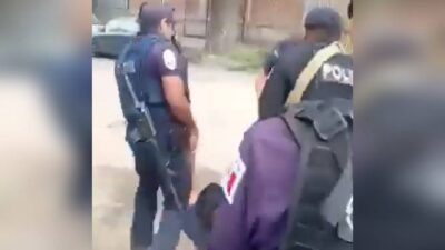 VIDEO: Policías abusan de la fuerza y someten con violencia a un chofer de microbús