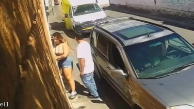 VIDEO: Epidemia criminal; graban otro abuso contra una joven afuera de su casa