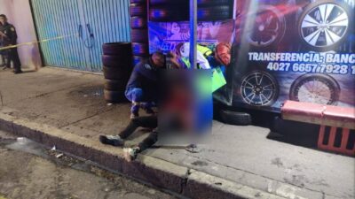 SALVAJE: Joven queda muerto con una puñalada en el pecho junto a unas llantas