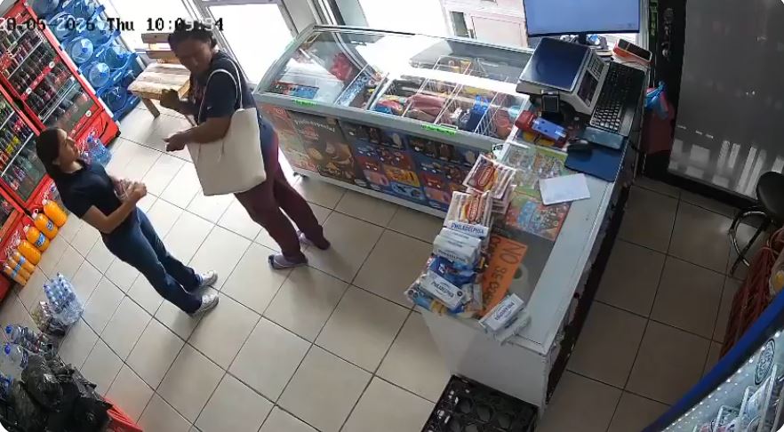 VIDEO: Joven empleada encara a ladrona, pero nada pudo hacer contra ella