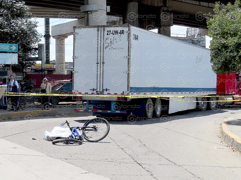 DRAMÁTICO. Nereyda pedaleaba su bicicleta cuando fue arrollada por un tráiler
