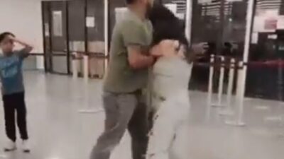 VIDEO: Mujeres convierten tienda Walmart en un ring y arman pelea a golpes