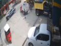 VIDEO: Patrulla choca contra un mototaxi y deja heridos a dos adolescentes