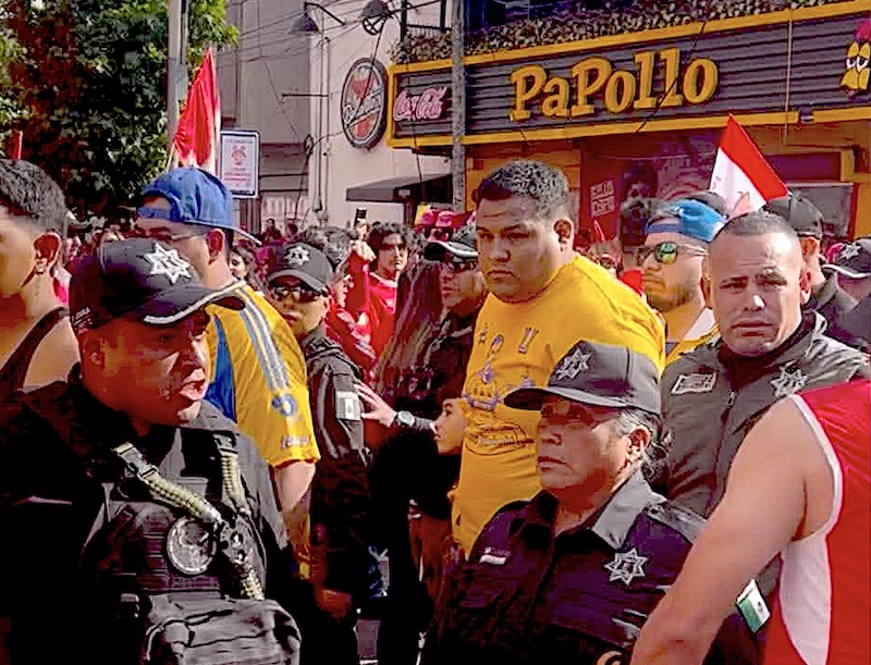 VIDEO. Investigan a policía municipal por agresión contra aficionado del Toluca