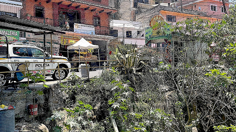 MACABRO. Vecinos localizan cadáver flotando en un río de aguas negras de la CDMX