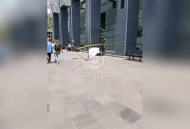 URGENTE: Hombre muere solo en la calle frente a una marcha de la CNTE