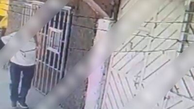VIDEO: Sujeto golpea brutalmente y sin motivo a un abuelo en la calle