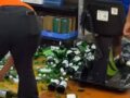 VIDEO: Abuela en carrito eléctrico rompe muchas botellas de whisky en un Walmart