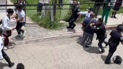 BRUTALIDAD. Policías municipales corretean y golpean a estudiantes de Conalep en Edomex