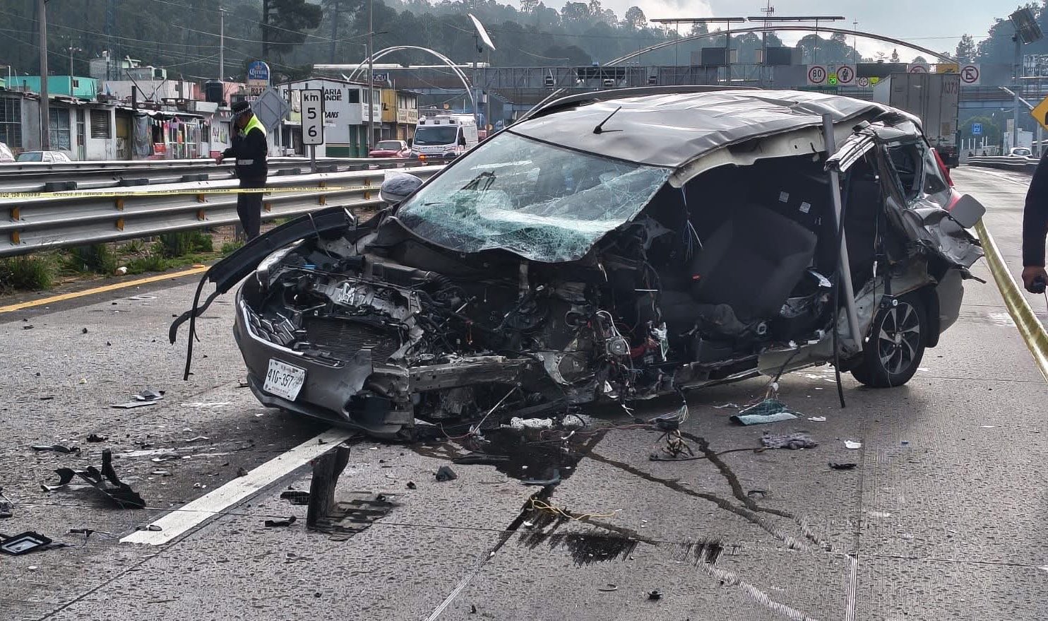 TRAGEDIA: Conductor pierde el control, destroza su camioneta y muere en ...