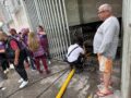 URGENTE: Lluvia inunda estacionamiento subterráneo y deja atrapados vehículos