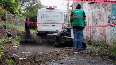 FATAL. Geovanni perdió el control de su moto, salió volando en un paso a desnivel y murió