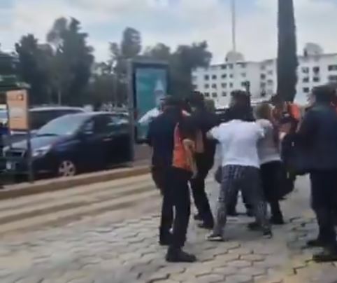VIDEO: Farderos reciben paliza en un Chedraui y amenazan con ‘llamar a una patrulla’