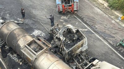 CARAMBOLA. «¡Ayuda, ayuda!”; gritos y fuego en la autopista tras choque de pipas, tráiler y autos