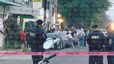 VIOLENCIA. Asesinan a balazos a joven de 19 años; familiares lloran junto al cadáver