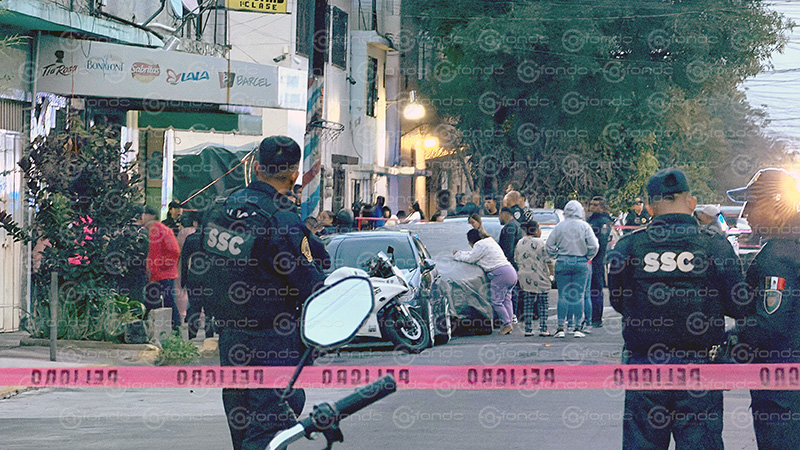 VIOLENCIA. Asesinan a balazos a joven de 19 años; familiares lloran junto al cadáver