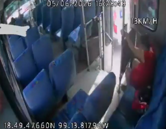 VIDEO: Mujer no aguantó más e hizo sus necesidades en un camión de pasajeros