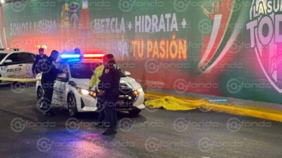 TERRIBLE. Un hombre cruzaba un bajo puente cuando una camioneta lo dejó sin vida