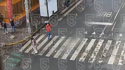 VIDEO: Difunden momento en que dos mujeres abandonan un feto en calles de Edomex
