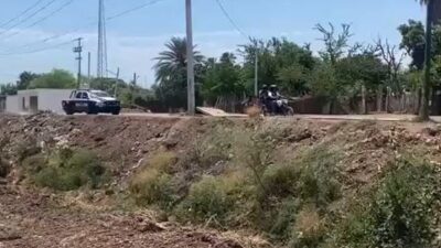 VIDEO: Patrulleros persiguen, derriban y capturan a criminales en motocicleta