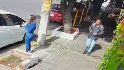 VIDEO: Joven mujer se defiende de asaltante, pero termina en el suelo sin celular