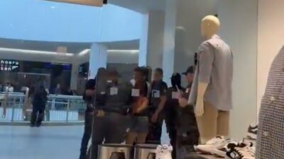 VIDEO: Parejita de farderos casi logran escapar de un Liverpool, pero fueron atrapados