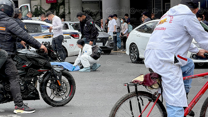 DRAMA. Luis Alberto perdió la vida afuera del Metro Mixiuhca; manejaba una moto y un camión le pasó encima