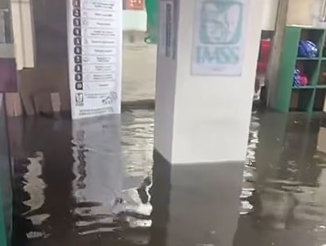 VIDEO: Hospital del IMSS se inunda a unos kilómetros del ‘bien cuidado’ estadio mundialista