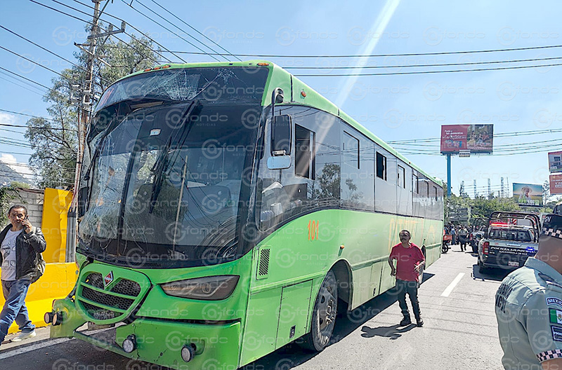 ÚLTIMA HORA. Volcadura de microbús de pasajeros deja 13 lesionados en autopista México – Pachuca