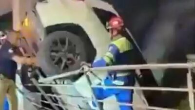 VIDEO: Joven cae con todo y camioneta desde el sexto piso de un edificio