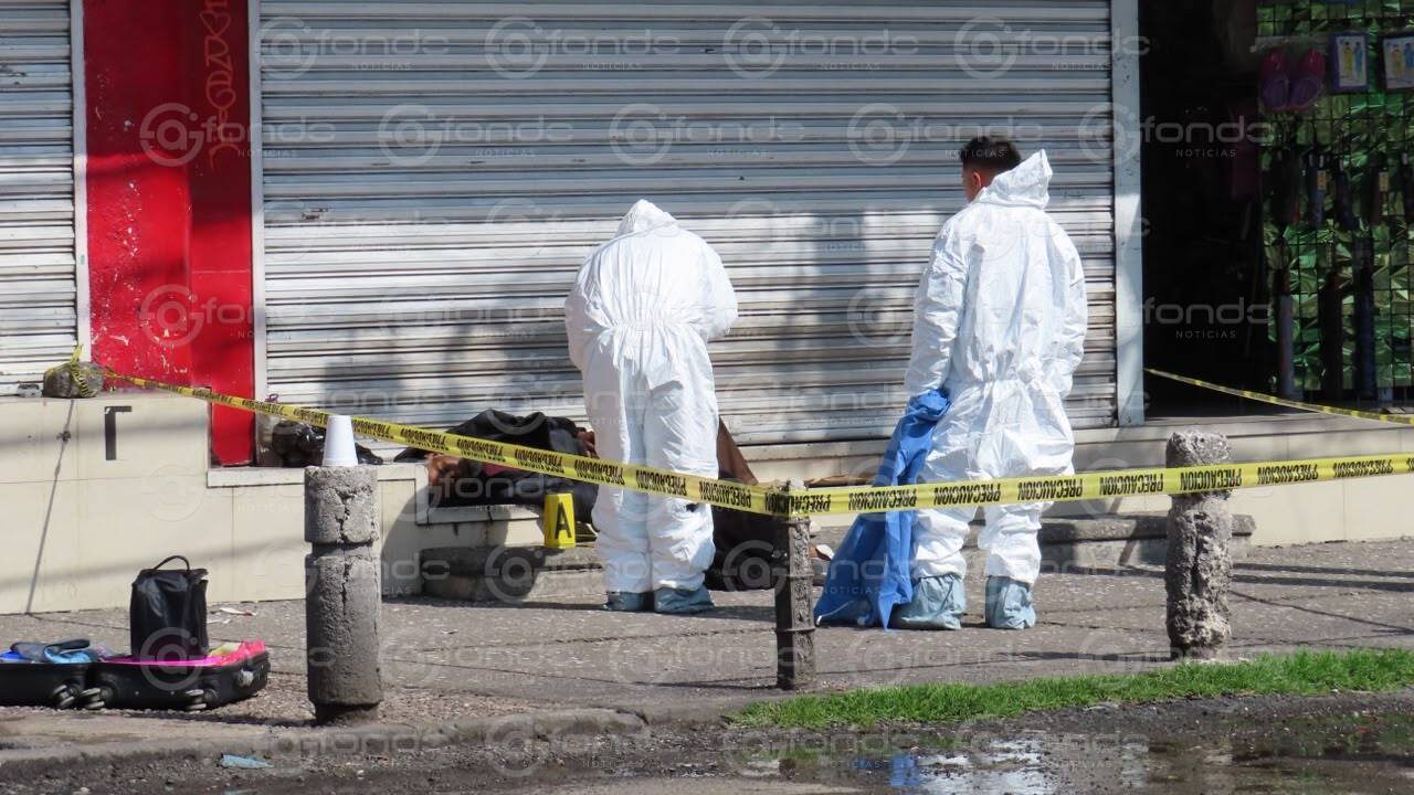 TRISTEZA. Un señor murió frente de la terminal de autobuses donde solía pasar sus días