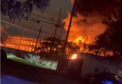 VIDEO: Enorme incendio consume subestación de CFE; más de 50 mil personas se quedan sin luz