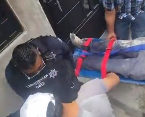 VIDEO: Abuelo trabajaba en un tercer piso cuando recibió una fuerte descarga