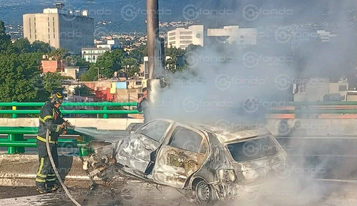 TERRIBLE. Conductor vio su vida apagarse en medio del fuego tras chocar en segundo piso de Periférico