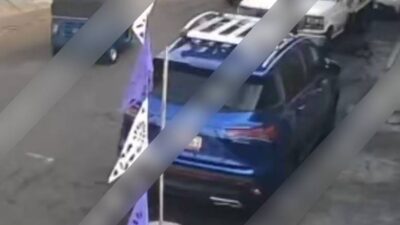 VIDEO: Mal perdedor; sujeto es superado en una pelea y va a balear la casa de su rival