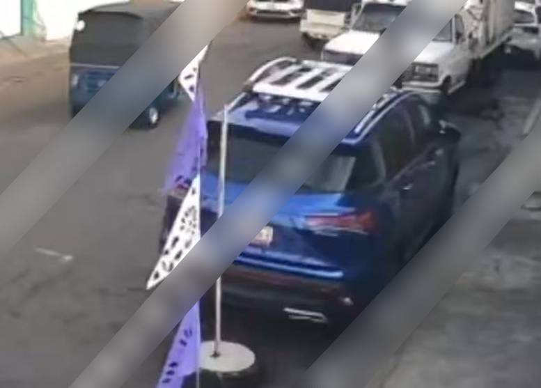 VIDEO: Mal perdedor; sujeto es superado en una pelea y va a balear la casa de su rival