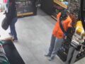 VIDEO: Farderas roban playeras de la selección nacional con todo y ganchos