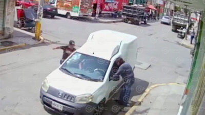 VIDEO. Vendedor de dulces ataca a puñaladas a un joven que se negó a comprarle