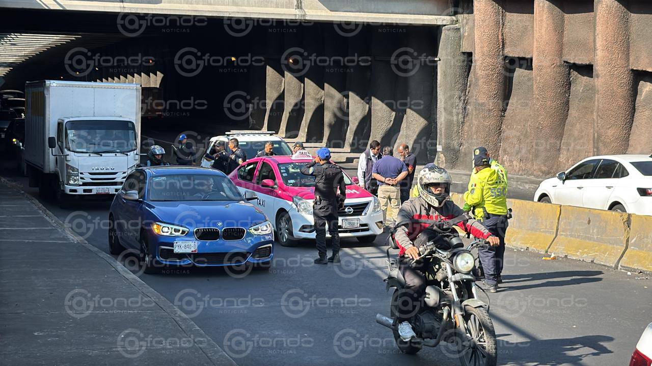 URGENTE: Taxista se sintió mal, se detuvo y murió sentado en su auto