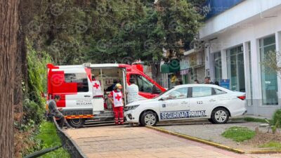 URGENTE: Hombres armados asaltan a cuentahabiente afuera de un BBVA