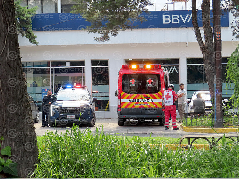 ALERTA. Hombres armados asaltan a cuentahabiente al salir de sucursal bancaria en Edomex