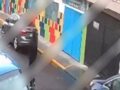 VIDEO: Familia con su niña son amenazados por ladrones de autos