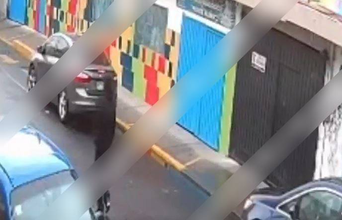 VIDEO: Familia con su niña son amenazados por ladrones de autos