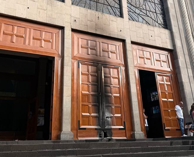 PROFANO: Sujeto prende fuego a una famosa iglesia y la policía lo deja ir