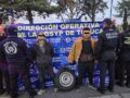 VIDEO: Policías de Toluca atrapan a sujetos que daban ‘cristalazos’ a autos para robar